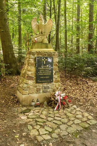 Łysica. "Polakom pomordowanym 1-26 VI 1943r. w Świętej Katarzynie przez Niemców" (Święta Katarzyna 2015)