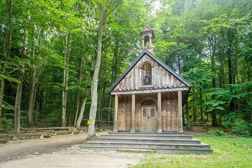 Łysica. Kapliczka św. Franciszka z XIX wieku