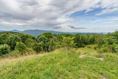 Widok z Kopiska w Górach Wałbrzyskich w kierunku południowo-zachodnim