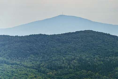 Kopisko w Górach Wałbrzyskich - widok na Ślężę
