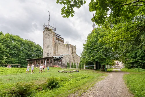 Wieża widokowa na szczycie Chełmca