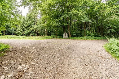 Chełmiec w Górach Wałbrzyskich - najkrótszy szlak na szczyt