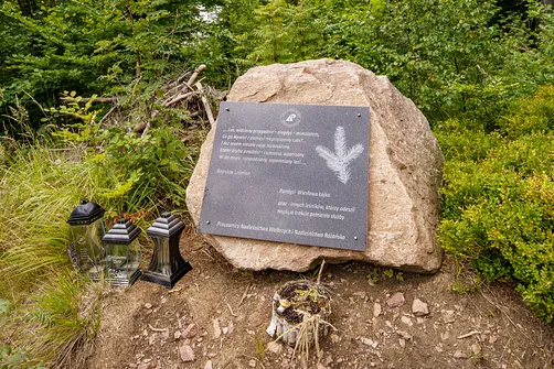 Głaz pamięci leśnika Wiesława Łojko 