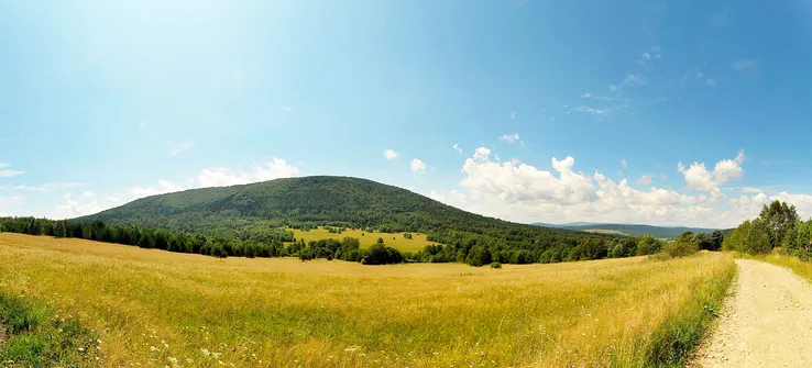 Lackowa od strony doliny rzeki Białej.