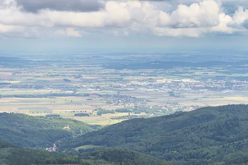 Widok z Wielkiej Sowy na Pieszyce i Dzierżoniów