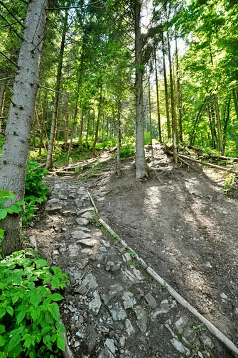 Strome i śliskie podejście na Wysoką