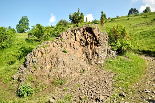 Bazaltowa Skała - zastygła lawa, która wydostała się podczas ruchów górotwórczych