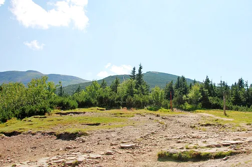 Z Przełęczy Brona widać również Babią Górę