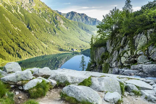 Widok na Morskie Oko znad Czarnego Stawu pod Rysami