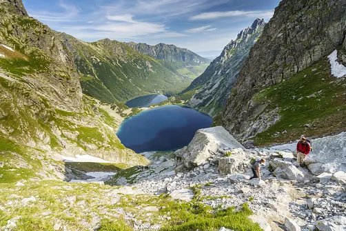 Widok na Czarny Staw pod Rysami i Morskie Oko ze szlaku na Rysy