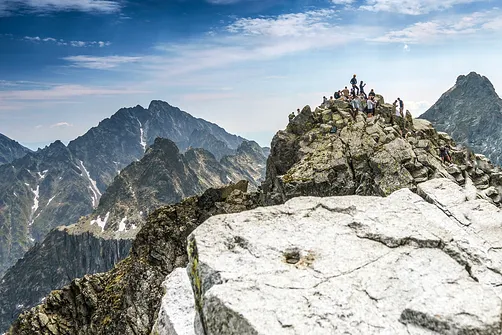 Widok z Rysów na Gerlach (po lewej) - najwyższy szczyt Tatr (2655 m n.p.m.)