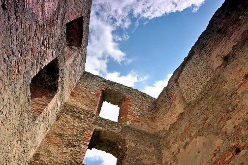 Zamek w Olsztynie koło Częstochowy.