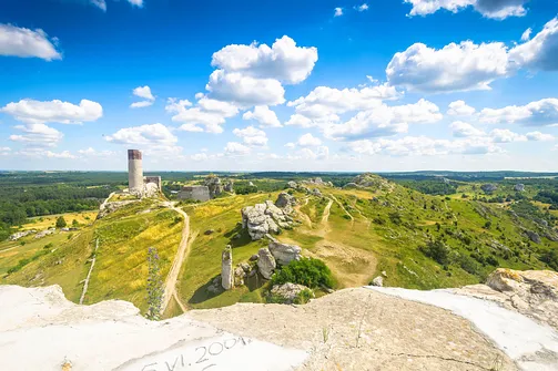 Zamek w Olsztynie koło Częstochowy.