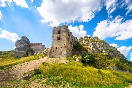Zamek w Olsztynie koło Częstochowy.
