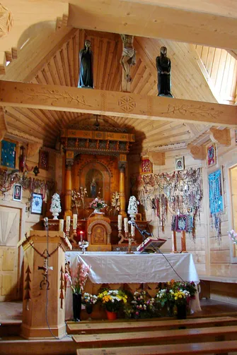 Wnętrze Sanktuarium na Wiktorówkach