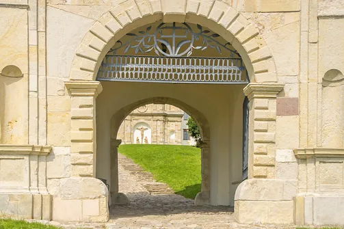 Klasztor na Świętym Krzyżu - dawne benedyktyńskie opactwo