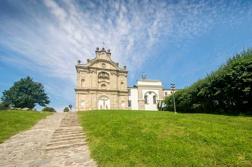 Klasztor na Świętym Krzyżu - dawne benedyktyńskie opactwo