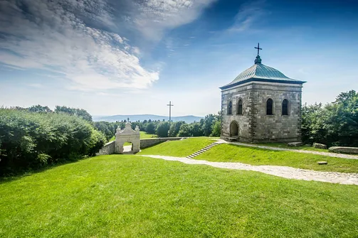Klasztor na Świętym Krzyżu - dawne benedyktyńskie opactwo