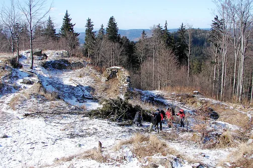 Ruiny zamku Karpień w Górach Złotych