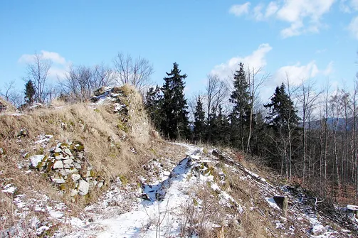 Ruiny zamku Karpień w Górach Złotych