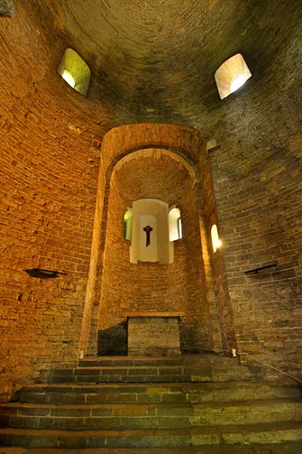 Wnętrze Rotundy Romańskiej w Cieszynie