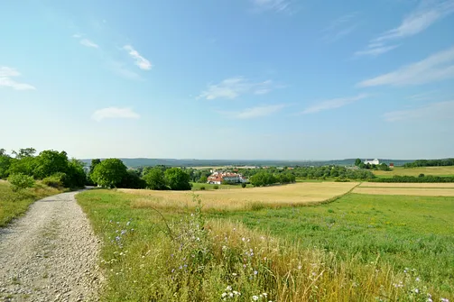 Oddalamy się od Bolmina, w oddali szkoła