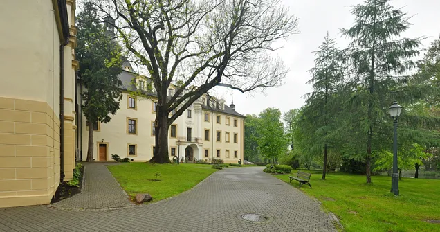 Pałac w Kamieniu Śląskim - Sanktuarium Świętego Jacka