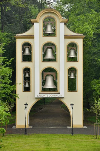 Pałac w Kamieniu Śląskim - Sanktuarium Świętego Jacka