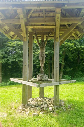 Łysa Góra - szczyt z sanktuarium i relikwiami Drzewa Krzyża Świętego