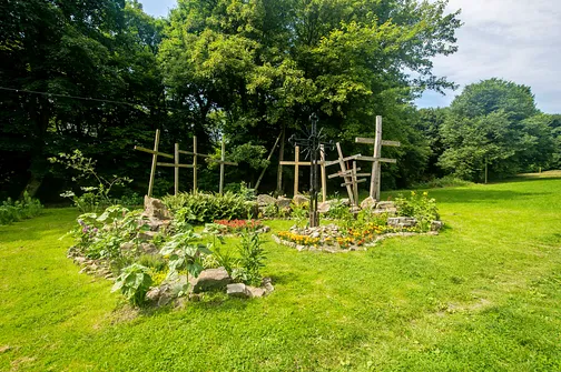 Łysa Góra - szczyt z sanktuarium i relikwiami Drzewa Krzyża Świętego