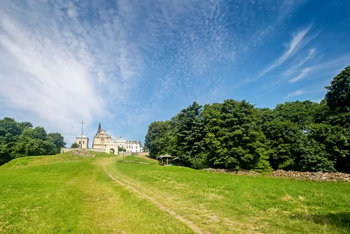 Łysa Góra - szczyt z sanktuarium i relikwiami Drzewa Krzyża Świętego