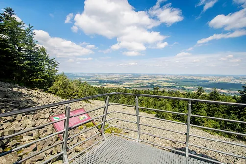 Łysa Góra - szczyt z sanktuarium i relikwiami Drzewa Krzyża Świętego