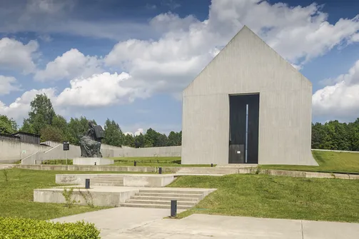 Mauzoleum w Michniowie - pomnik ofiar polskiej wsi