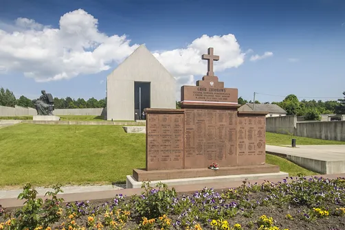 Mauzoleum w Michniowie - pomnik ofiar polskiej wsi