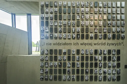 Zdjęcia ofiar pacyfikacji wsi Michniów