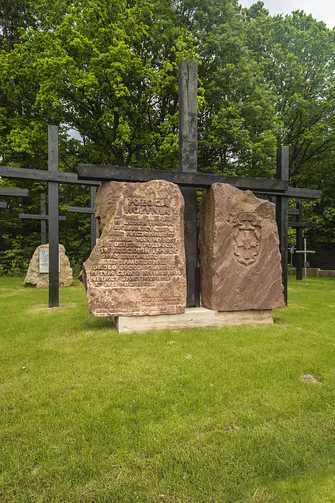 Mauzoleum w Michniowie - pomnik ofiar polskiej wsi