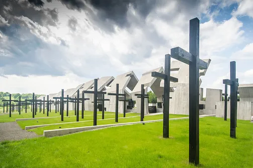 Mauzoleum w Michniowie - pomnik ofiar polskiej wsi