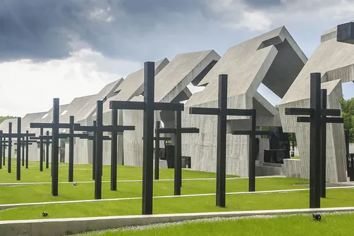 Mauzoleum w Michniowie - pomnik ofiar polskiej wsi