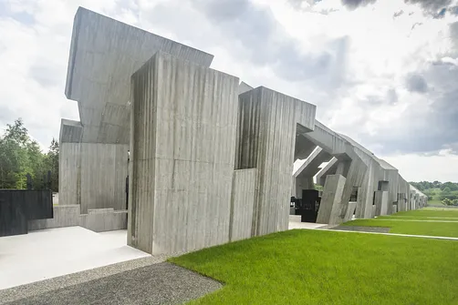 Mauzoleum w Michniowie - pomnik ofiar polskiej wsi