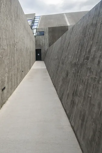 Mauzoleum w Michniowie - pomnik ofiar polskiej wsi