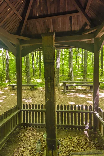 Bukowa Góra i tajemnica drewnianej kapliczki