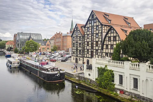 Barka Lemara zacumowana przy nabrzeżu