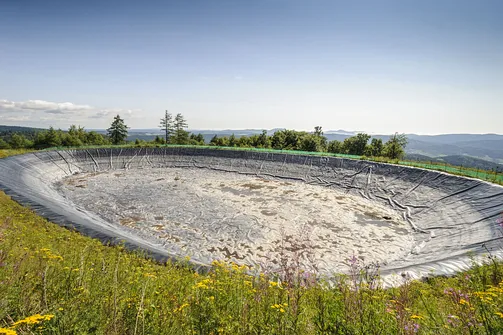 Zbiornik na wodę wykorzystywaną do naśnieżania stoku