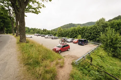 Parking w Międzygórzu przy ulicy Wojska Polskiego