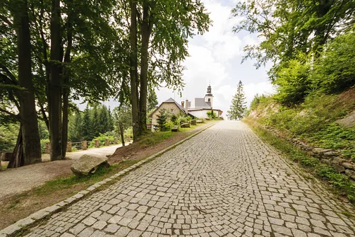 Igliczna, zapora w Międzygórzu, wodospad Wilczki