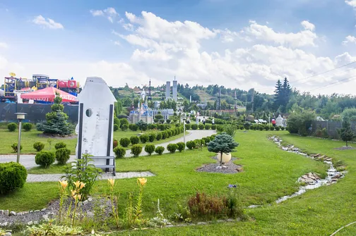 Park Rozrywki i Miniatur Sabat Krajno w Górach Świętokrzyskich