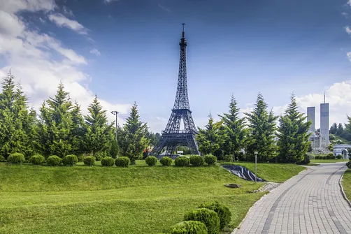 Park Rozrywki i Miniatur Sabat Krajno w Górach Świętokrzyskich