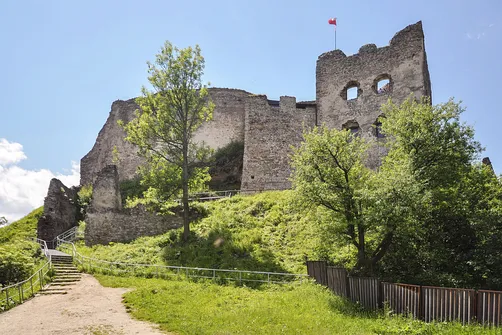 Zamek w Czorsztynie - średniowieczna budowla nad brzegiem jeziora