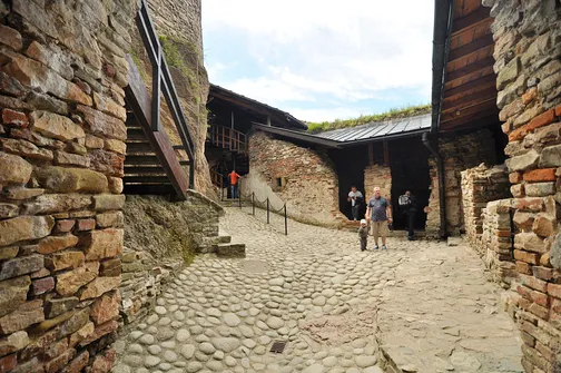 Zamek w Czorsztynie - średniowieczna budowla nad brzegiem jeziora