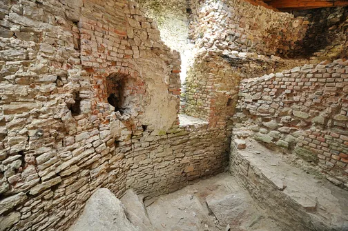 Zamek w Czorsztynie - średniowieczna budowla nad brzegiem jeziora